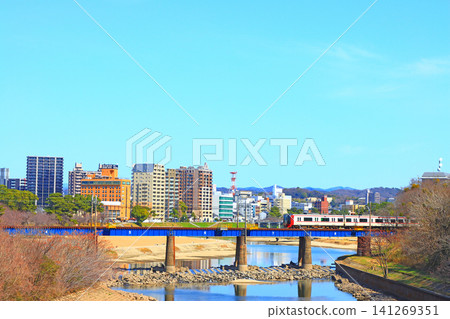 愛知縣岡崎市,岡崎市街景及名鐵列車 愛知縣岡崎市,岡崎市街景及名鐵列車 141269351