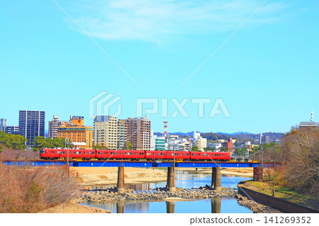 Okazaki City, Aichi Prefecture, scenery of the townscape of Okazaki City and Meitetsu train Okazaki City, Aichi Prefecture, scenery of the townscape of Okazaki City and Meitetsu train 141269352