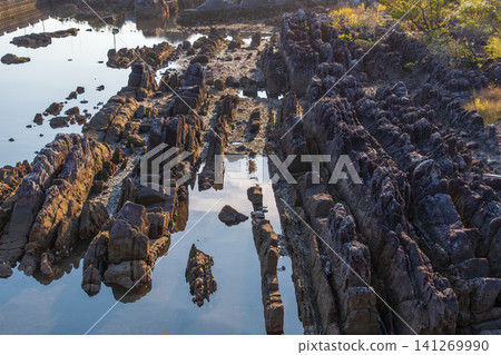 The rugged, strangely shaped rocks and the scenery of the water's surface spread across the Nanki Kumano Geopark. The rugged, strangely shaped rocks and the scenery of the water's surface spread across the Nanki Kumano Geopark. 141269990