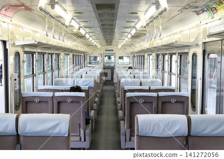 [CR] Chichibu Railway: Express Chichibu-ji (6000 series train / inside the train) 141272056
