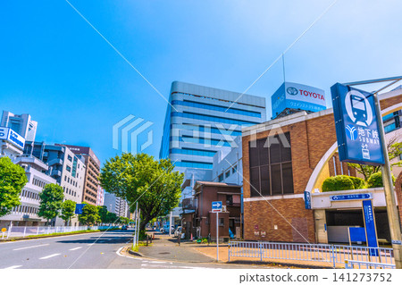 日本橫濱市的新城市景觀。橫濱市營地鐵高島町站與橫濱地標塔合作 = 7月15日 141273752