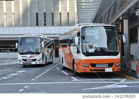 Mitsubishi Fuso Aero Ace highway bus, operated by Tokyo Airport Transportation and Odakyu Bus. Mitsubishi Fuso Aero Ace highway bus, operated by Tokyo Airport Transportation and Odakyu Bus. 141276085
