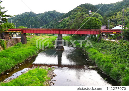 A railway bridge on the JR Yamaguchi Line over the Tsuwano River (Ushiroda, Tsuwano-cho, Kanoashi-gun, Shimane Prefecture) 141277070