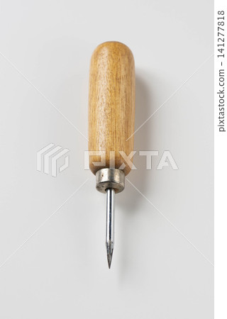 Ice pick tool with wooden handle for shaving ice Ice pick tool with wooden handle for shaving ice 141277818