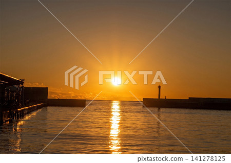 Sunset over the sea Sunset over the sea 141278125