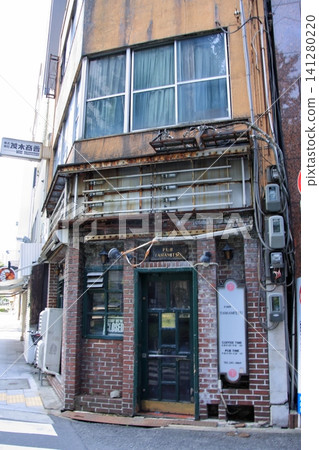 Retro architecture in the Kitahama area of Yodoyabashi, Osaka Retro architecture in the Kitahama area of Yodoyabashi, Osaka 141280220