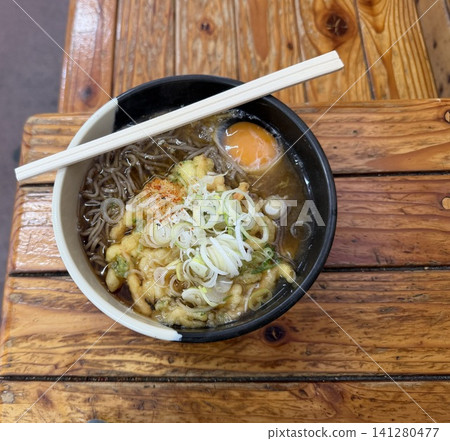 午餐我在黑姬站吃了天婦羅蕎麥麵。 午餐我在黑姬站吃了天婦羅蕎麥麵。 141280477