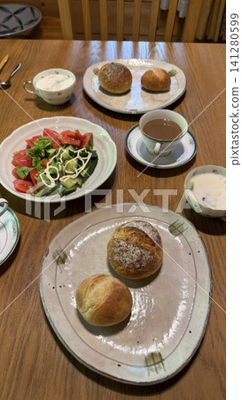 【西餐】夏日小木屋裡的早餐 【西餐】夏日小木屋裡的早餐 141280599