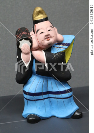 大黑天雕像,七福神之一,日本幸運符,民間藝術,傳統工藝品。 大黑天雕像,七福神之一,日本幸運符,民間藝術,傳統工藝品。 141280613
