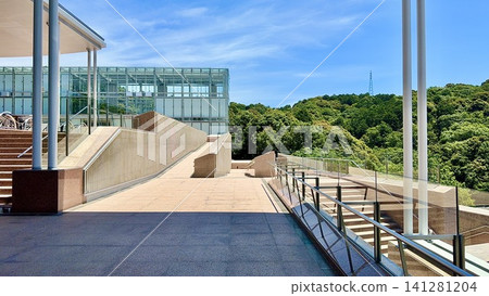 岡崎市美術館（位於愛知縣岡崎市岡崎中央公園）經過大規模翻修後重新開放。 141281204