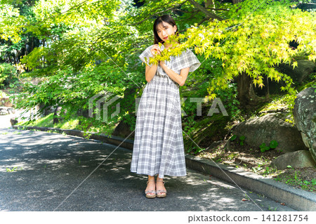 拍攝現場的女模特兒 141281754