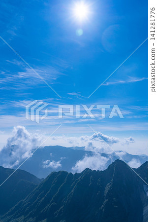 [Mountain scenery] View of the Tsurio Ridge from near the Hotaka-dake Mountain Hut [Nagano Prefecture] 141281776