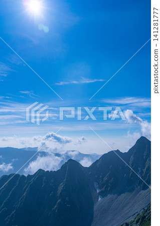 [Mountain scenery] View of the Tsurio Ridge from near the Hotaka-dake Mountain Hut [Nagano Prefecture] 141281777
