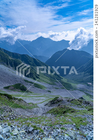 [Mountain Scenery] Seitengrat and Tsurio Ridge as seen from near Hotaka-dake Mountain Hut [Nagano Prefecture] 141281929