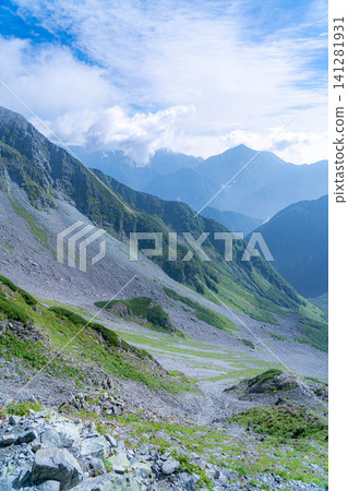 [Mountain Scenery] Seitengrat and Tsurio Ridge as seen from near Hotaka-dake Mountain Hut [Nagano Prefecture] 141281931