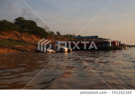 A pier 141282160