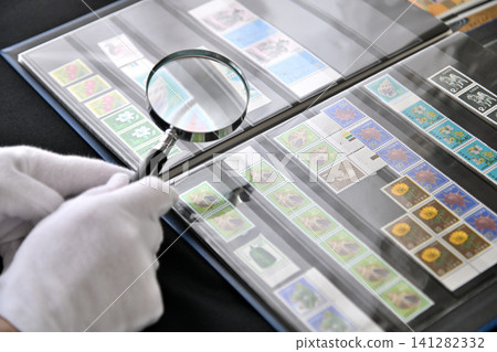 Stamp collector, on-site purchase, appraiser, valuation professional image Stamp collector, on-site purchase, appraiser, valuation professional image 141282332