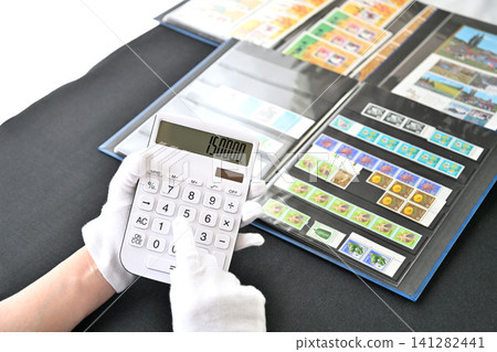Stamp collector, on-site purchase, appraiser, valuation professional image Stamp collector, on-site purchase, appraiser, valuation professional image 141282441