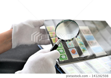 Stamp collector, on-site purchase, appraiser, valuation professional image Stamp collector, on-site purchase, appraiser, valuation professional image 141282508