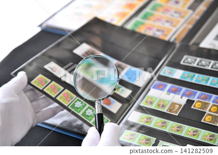 Stamp collector, on-site purchase, appraiser, valuation professional image Stamp collector, on-site purchase, appraiser, valuation professional image 141282509