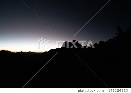 從玉山登山路線看到的風景,玉山是台灣最高峰。 從玉山登山路線看到的風景,玉山是台灣最高峰。 141284583