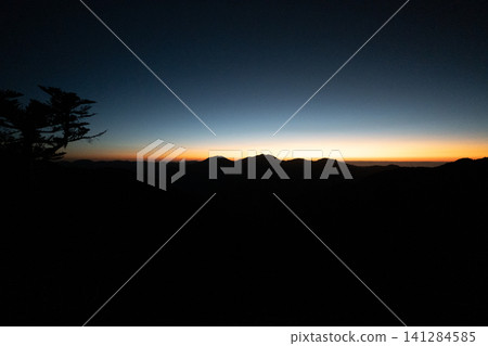 從玉山登山路線看到的風景，玉山是台灣最高峰。 141284585
