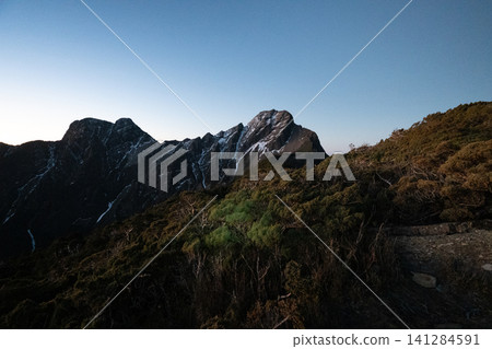 從玉山登山路線看到的風景,玉山是台灣最高峰。 從玉山登山路線看到的風景,玉山是台灣最高峰。 141284591