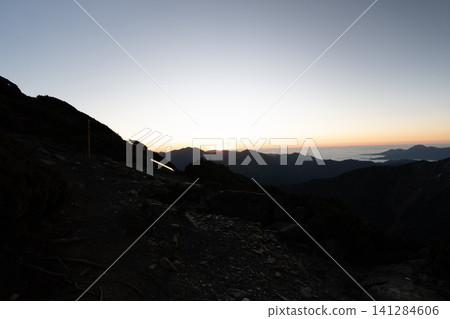 從玉山登山路線看到的風景,玉山是台灣最高峰。 從玉山登山路線看到的風景,玉山是台灣最高峰。 141284606