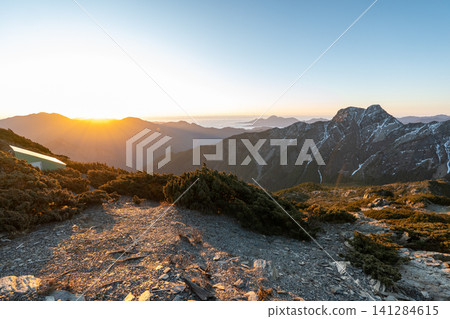 從玉山登山路線看到的風景,玉山是台灣最高峰。 從玉山登山路線看到的風景,玉山是台灣最高峰。 141284615