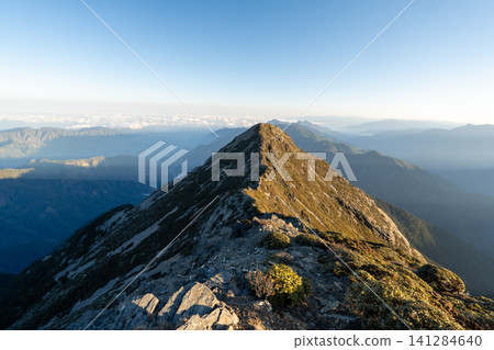 從玉山登山路線看到的風景,玉山是台灣最高峰。 從玉山登山路線看到的風景,玉山是台灣最高峰。 141284640