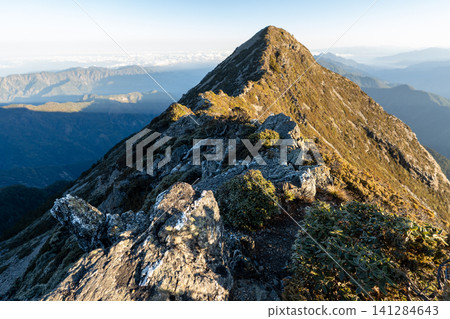 從玉山登山路線看到的風景,玉山是台灣最高峰。 從玉山登山路線看到的風景,玉山是台灣最高峰。 141284643