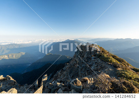 從玉山登山路線看到的風景,玉山是台灣最高峰。 從玉山登山路線看到的風景,玉山是台灣最高峰。 141284652