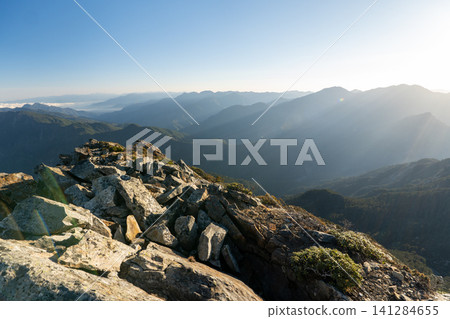 從玉山登山路線看到的風景,玉山是台灣最高峰。 從玉山登山路線看到的風景,玉山是台灣最高峰。 141284655