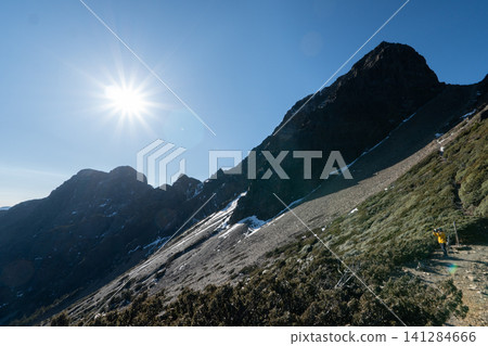 從玉山登山路線看到的風景,玉山是台灣最高峰。 從玉山登山路線看到的風景,玉山是台灣最高峰。 141284666