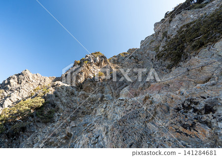 從玉山登山路線看到的風景,玉山是台灣最高峰。 從玉山登山路線看到的風景,玉山是台灣最高峰。 141284681