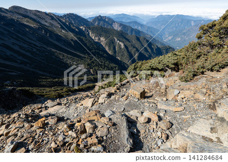 從玉山登山路線看到的風景，玉山是台灣最高峰。 141284684