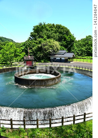 Japan's largest cylindrical water distribution structure (Tokusui-en Aqua Park) Japan's largest cylindrical water distribution structure (Tokusui-en Aqua Park) 141284847