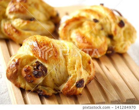 Custard raisin bread Custard raisin bread 141284970