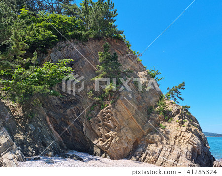 It is a beach with cliffs. It is a beach with cliffs. 141285324