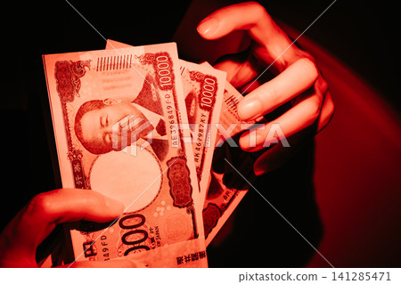 Fraud, loan sharking, negative images related to money Fraud, loan sharking, negative images related to money 141285471