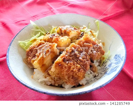 家常菜:味噌豬排飯(味噌醬豬排蓋飯) 家常菜:味噌豬排飯(味噌醬豬排蓋飯) 141285749