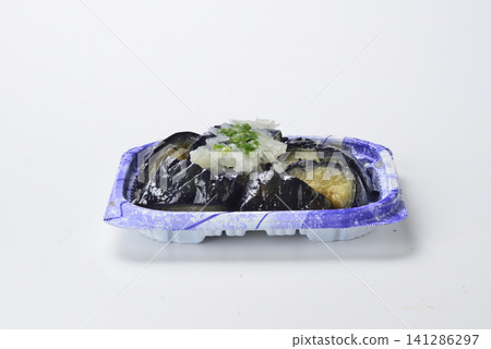 油炸茄子,佐以醬汁醃製 油炸茄子,佐以醬汁醃製 141286297