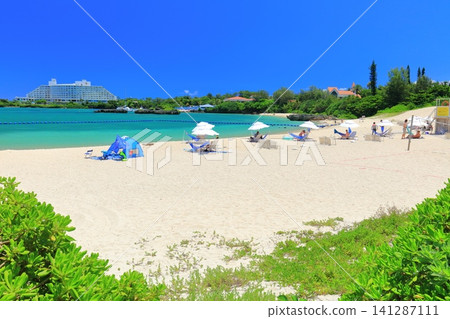 [Okinawa Prefecture] Nabee Beach, Onna Village Seaside Park, under clear skies 141287111
