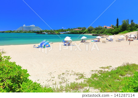 [Okinawa Prefecture] Nabee Beach, Onna Village Seaside Park, under clear skies 141287114