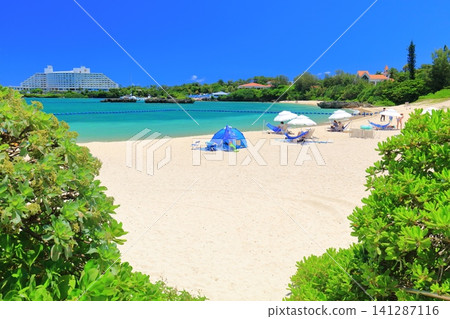 [Okinawa Prefecture] Nabee Beach, Onna Village Seaside Park, under clear skies 141287116