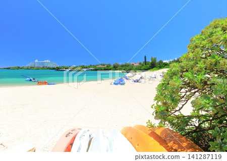 [Okinawa Prefecture] Nabee Beach, Onna Village Seaside Park, under clear skies 141287119