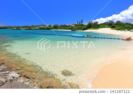 [Okinawa Prefecture] Nabee Beach, Onna Village Seaside Park, under clear skies 141287122