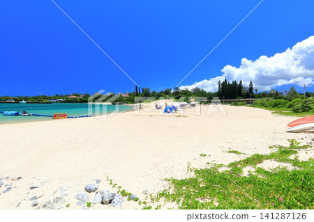 [Okinawa Prefecture] Nabee Beach, Onna Village Seaside Park, under clear skies 141287126