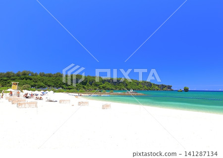 [Okinawa Prefecture] Nabee Beach, Onna Village Seaside Park, under clear skies 141287134