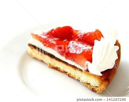 Strawberry tart 141287290